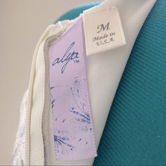 Floral Embroidered and Lace dress - Picture 6 of 6